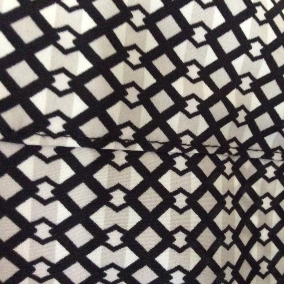 3/$50 - ELLEN TRACY Button Front, Black, White and Gray Blouse - Sz M - Picture 10 of 12